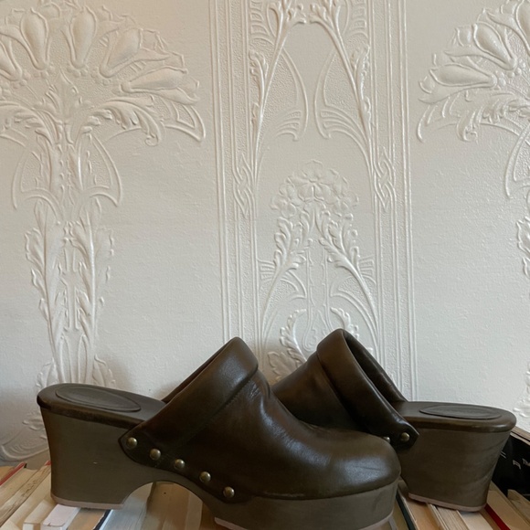 SOLD.         Micha & Puff Leather and wood clogs - Picture 3 of 5